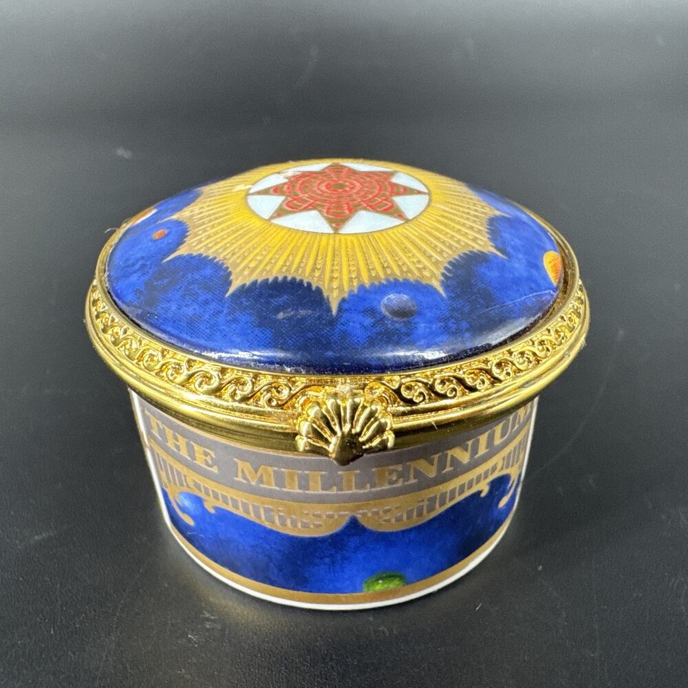 Royal Worcester TO CELEBRATE THE MILLENNIUM 2000 Round Vanity Trinket / Pill Box
